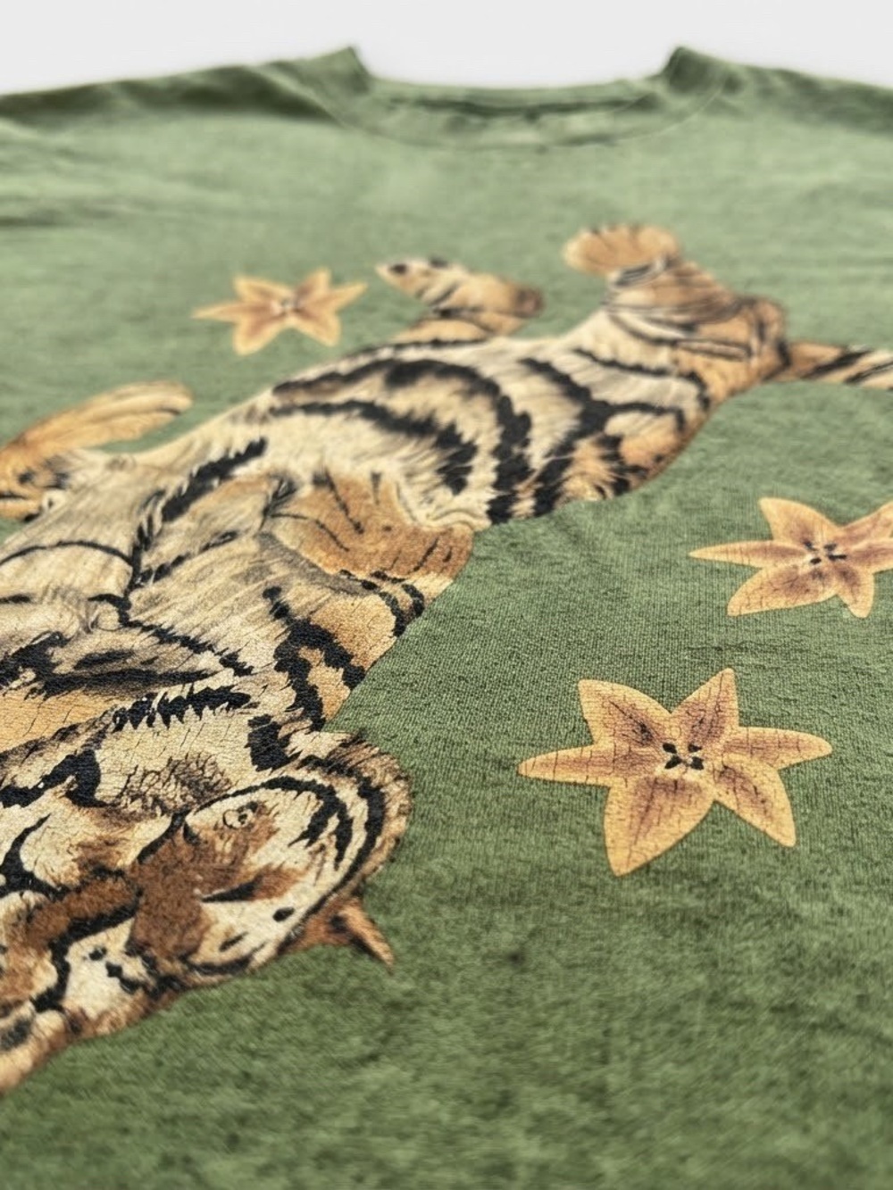 Gildan Green Tee with Tiger and Flower Graphic - Picture 2 of 2